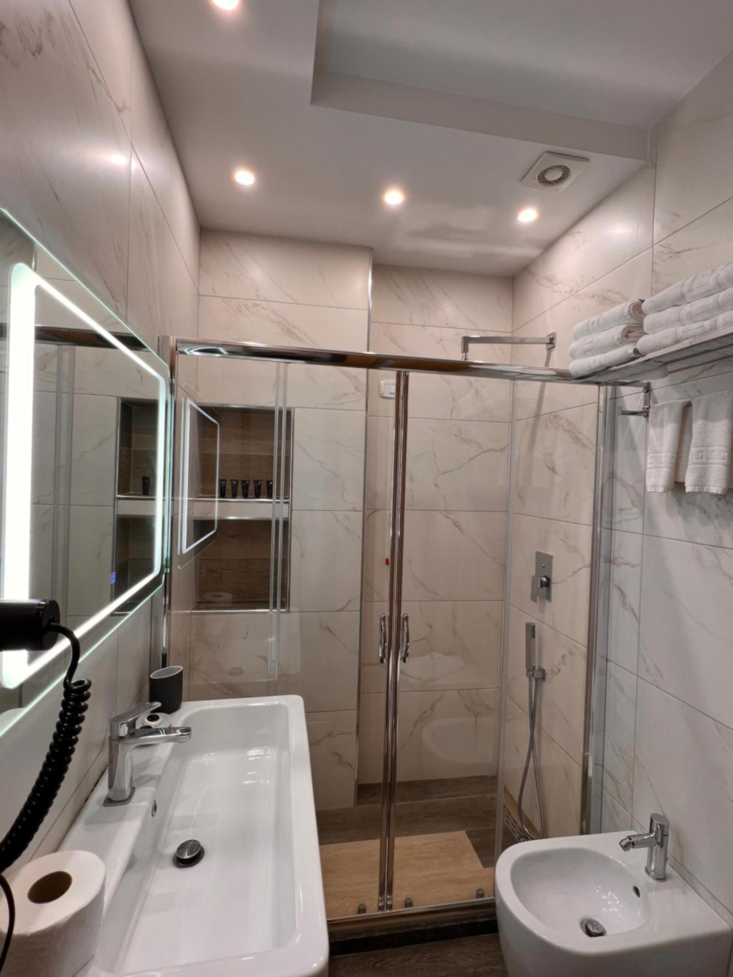 Vlorë Hotel Kristera מראה חיצוני תמונה